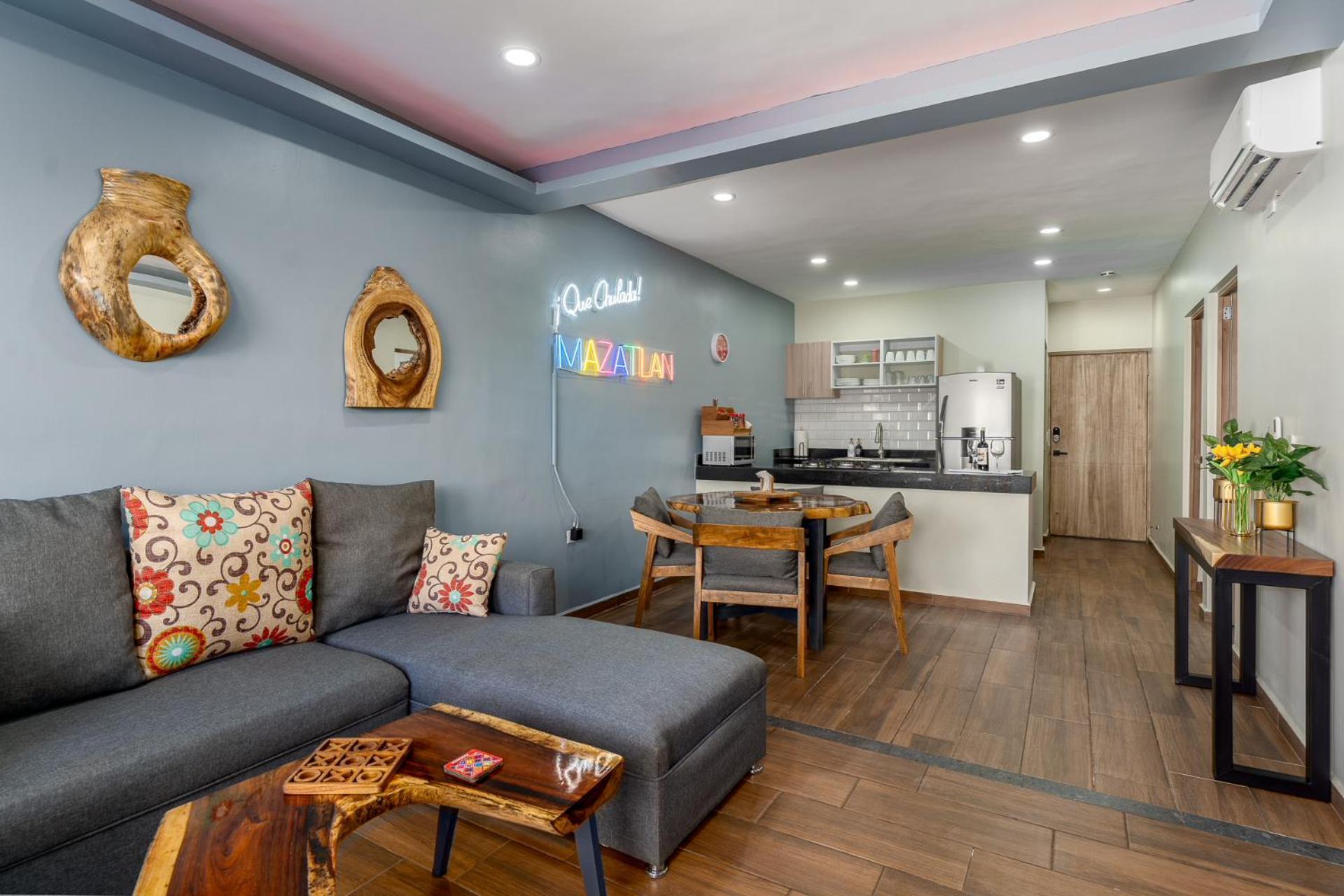 Promo! 2br-pool-views-king Bed-walk 2 Beach-5 Star Area Apartment