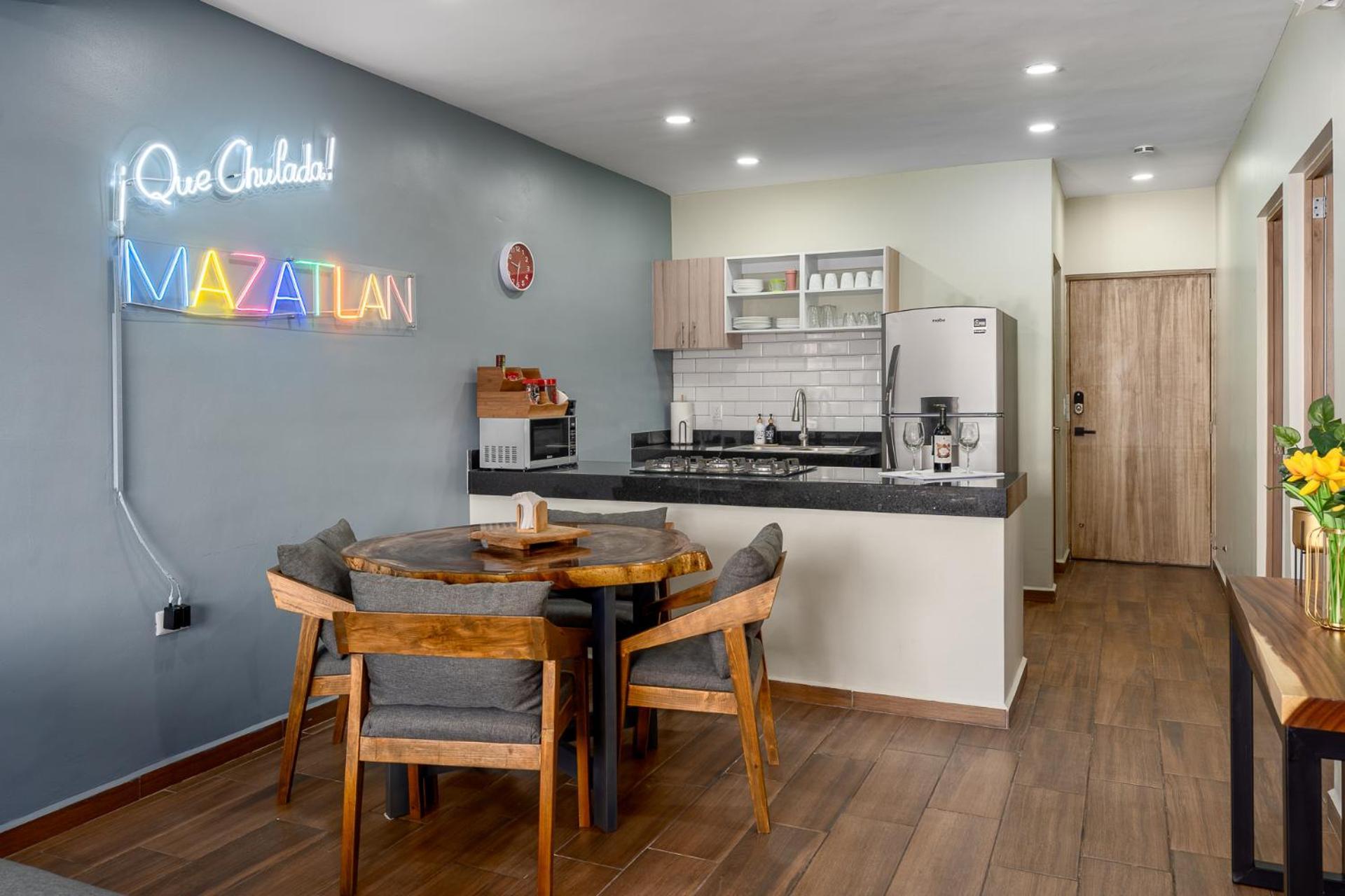 Apartment Promo! 2br-pool-views-king Bed-walk 2 Beach-5 Star Area