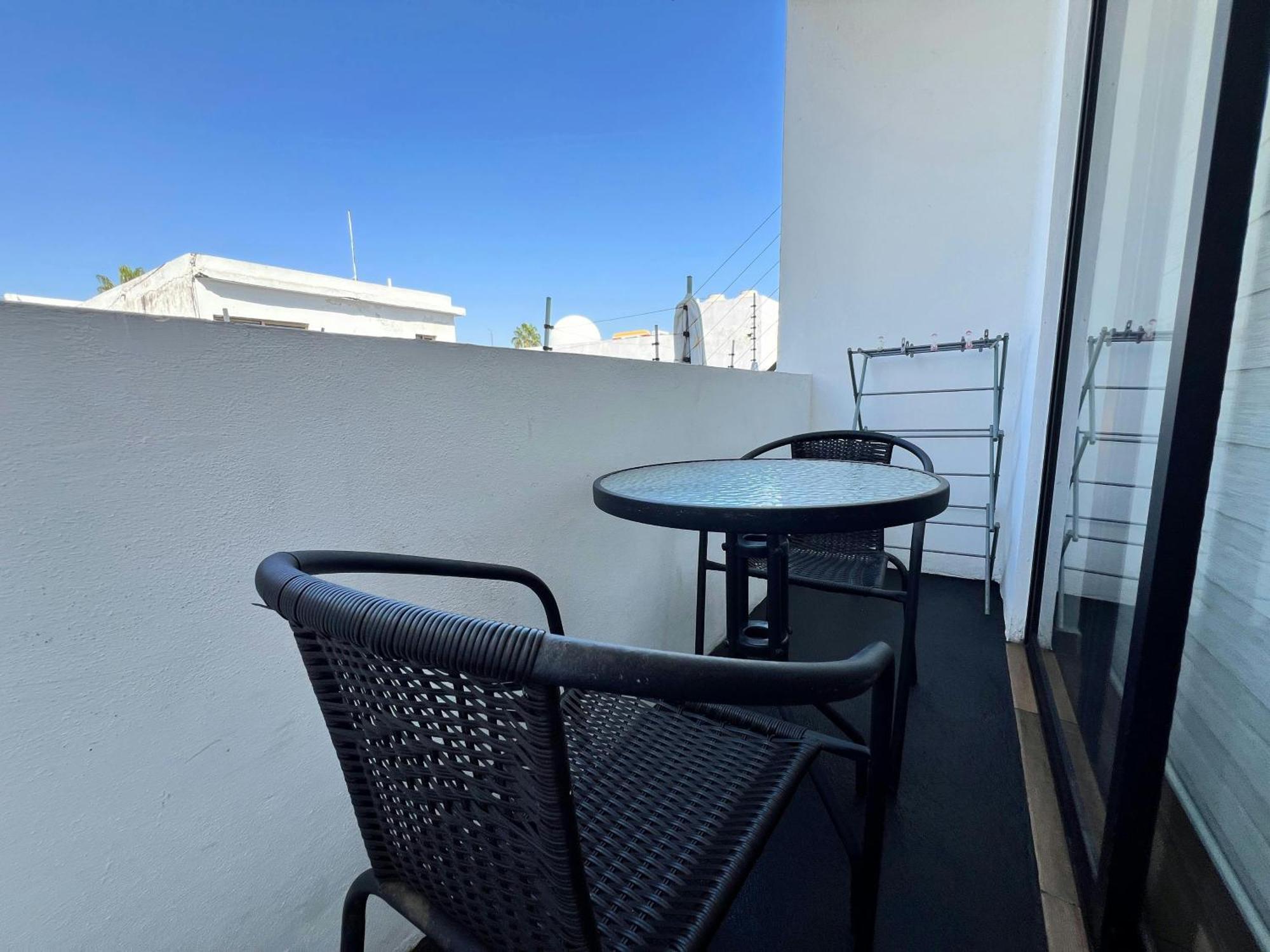 Apartment Promo! 2br-pool-views-king Bed-walk 2 Beach-5 Star Area *